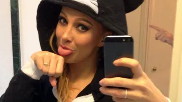 Poza asta a strans 15.000 de like-uri intr-o ora! Lora, mai sexy ca niciodata. Dac-as fi in locul sotului tau, te-as tine legata