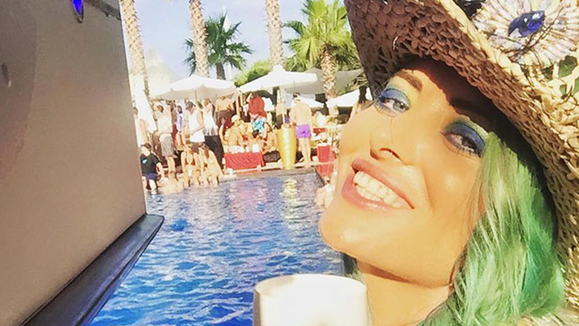 De data asta a EXAGERAT! Delia a gafat si a ajuns la rubrica "Prost imbracate"