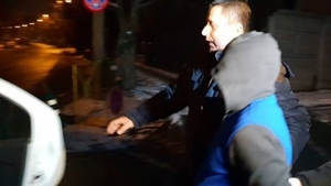 Doi hoți din Timișoara, încătușați de polițiști. Ce metodă ingenioasă de înșelăciune au folosit într-un supermarket