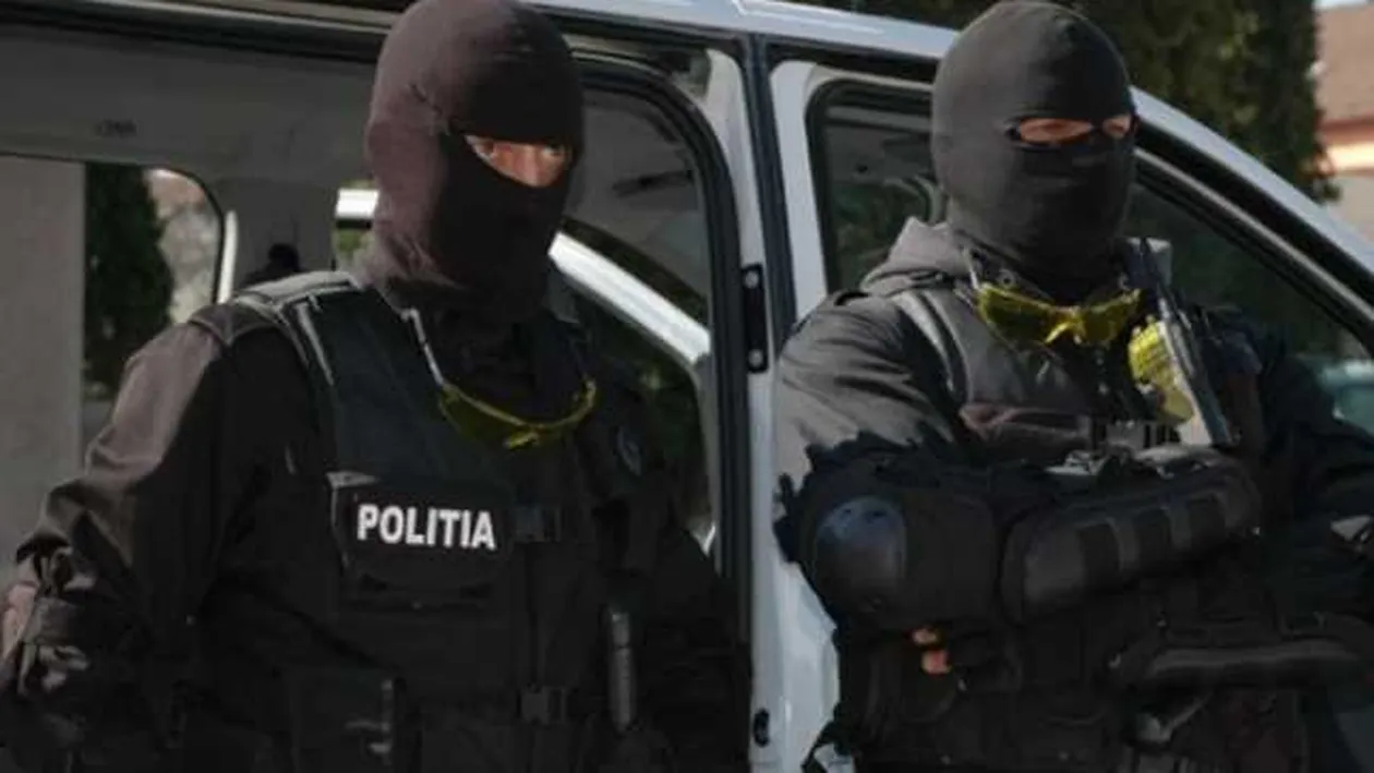 Un copil din Brașov a ajuns la spital, după ce mascaţii au greșit adresa