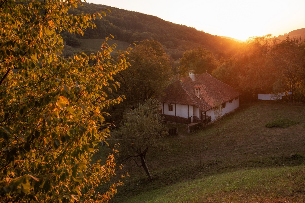 Nu e o glumă! Cât costă o noapte de cazare la casa Regelui Charles din Viscri