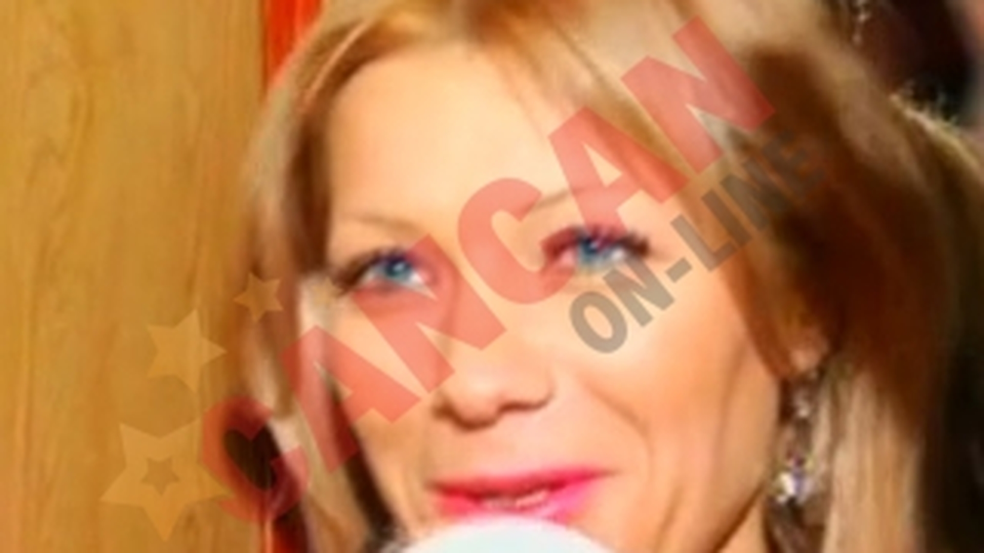 VIDEO Simona Sensual e claustrofoba! Blonda s-a panicat in lift!