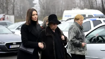 Imaginile durerii! Mama Cristinei Țopescu a avut nevoie de ajutorul Andreei Berecleanu pentru a intra în crematoriu