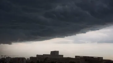Alertă ANM în București! Cod portocaliu de ploi și vijelii