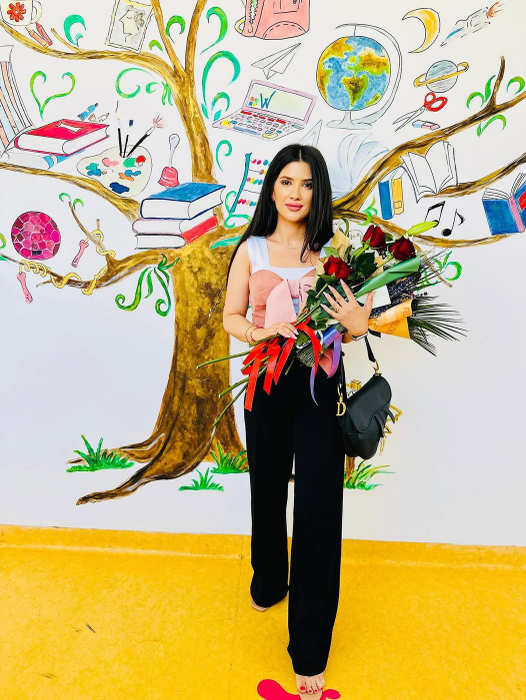 Ținuta bizară purtată de o profesoară de limba română în prima zi de școală. Imaginile s-au viralizat!