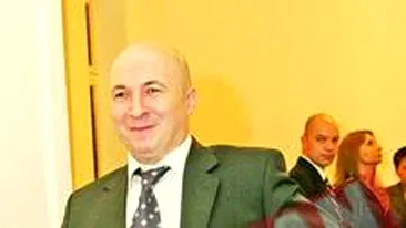 Codrin Stefanescu, alaturi de tinerii mintiti de primari