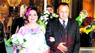 Monica Anghel, presata sa zica Da: Accepta si tu, ca stau in genunchiul care ma doare