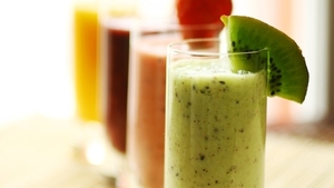 Celebrul Dr. Oz îţi recomandă trei smoothie-uri care te ajută să slăbeşti rapid