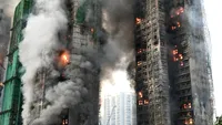 Bilanțul victimelor incendiului devastator din Hong Kong: 44 de morți, sute de oameni încă de negăsit