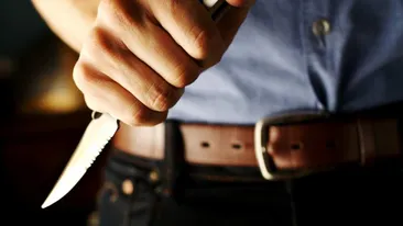 Un tânăr din Hunedoara a fost înjunghiat în inimă de vecinul său