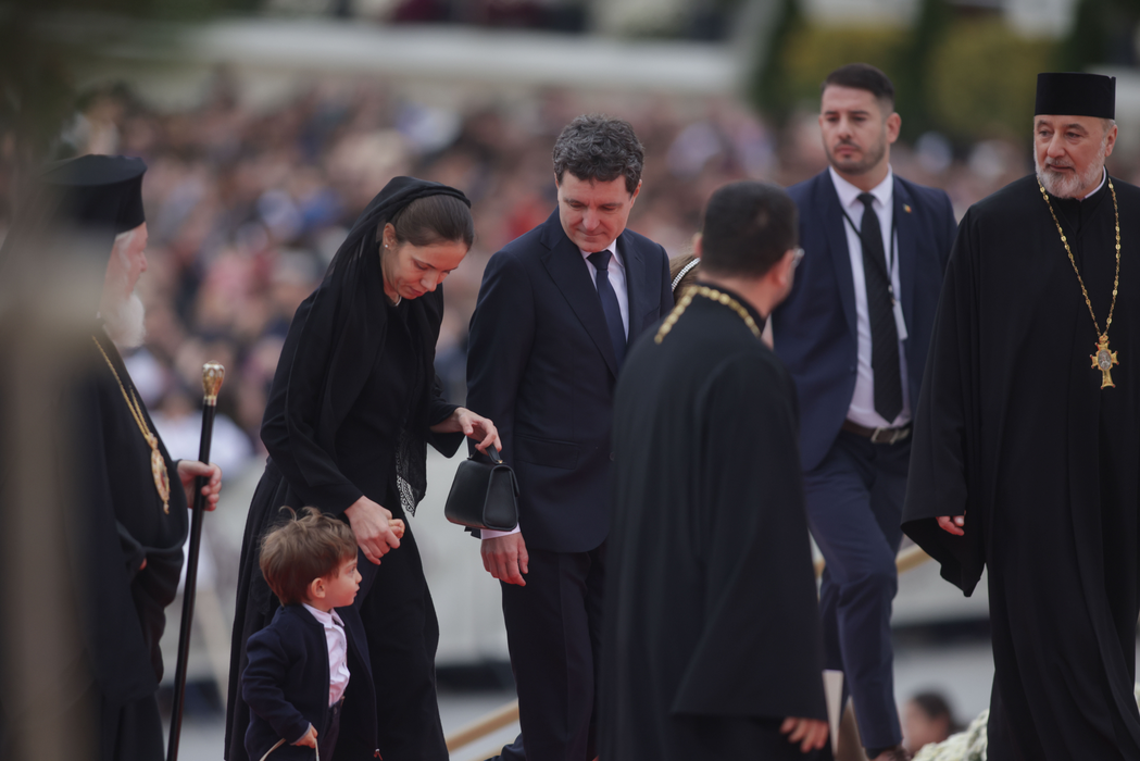 HAUL cu surprize! Ce au găsit Becali și Nicușor Dan în punguțele primite la sfințirea Catedralei