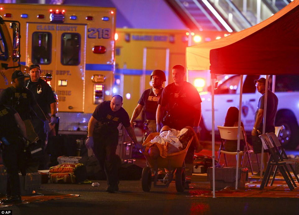 Masacru în Las Vegas! 50 de morţi şi peste 200 de răniţi!