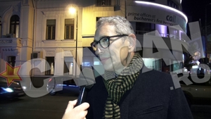 Ea e noua "pretendenta" la inima lui Andrei Zaharescu! Noi am filmat tot "flirtul" in plina strada"!