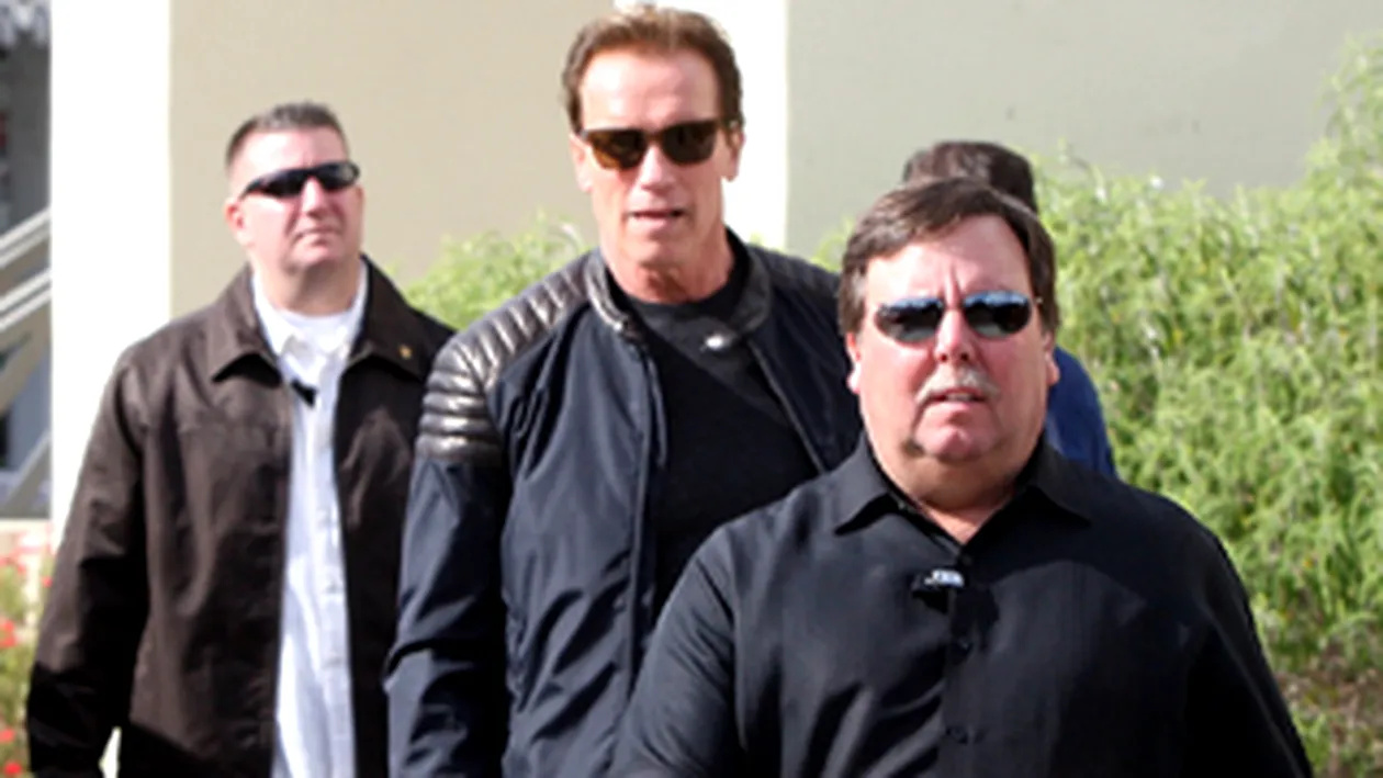 Terminatorul umbla cu doi bodyguarzi dupa el