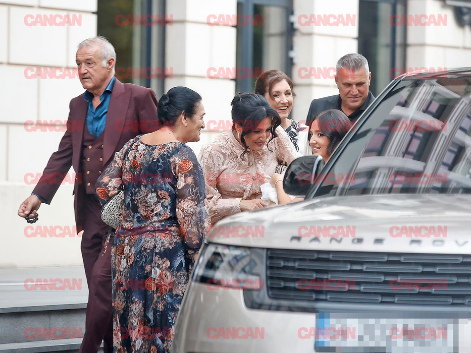 Teodora Becali și-a botezat al treilea copil. Luminița și Gigi Becali au radiat de fericire și au strălucit de eleganță