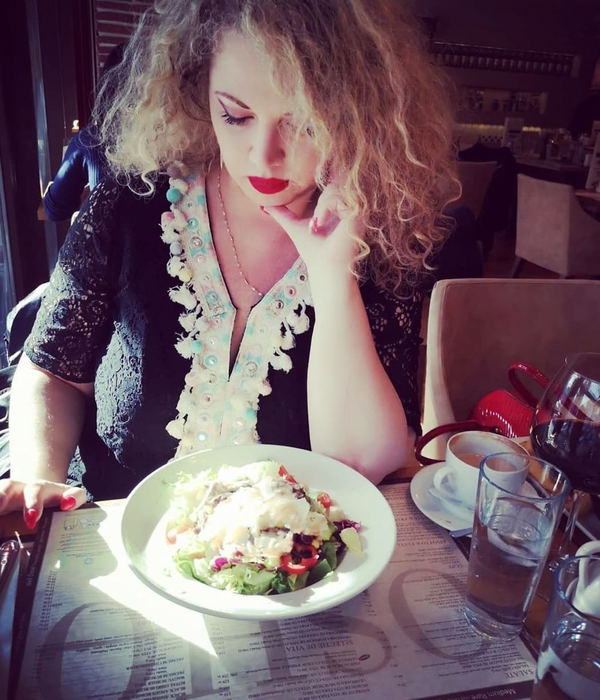 Oana Lis a intrat în carantină! Vedeta a postat totul pe internet: „Breaking news!!! Eu sunt în carantină!!”