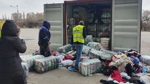 77 de tone de haine second-hand murdare venite ilegal din Canada, descoperite în Portul Constanța