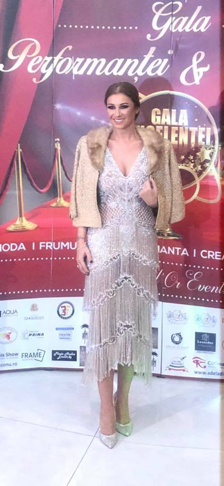 Anamaria Prodan a purtat o rochie extrem de elegantă, dar transparentă! Gafa făcută de soția lui Reghe când a primit un premiu important în cariera ei