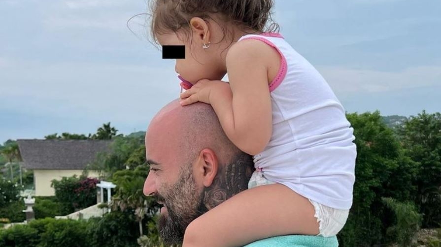 Matteo a trecut prin clipe de groază! Un copac s-a prăbușit în locul în care fiica lor se juca: "A căzut peste bancă..."