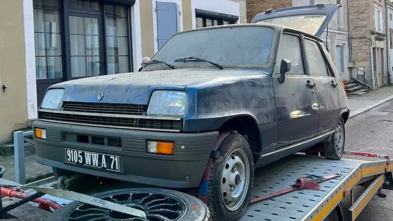 O mașină Renault din 1982 a ajuns să coste cât un apartament. Cât s-a plătit pentru ea
