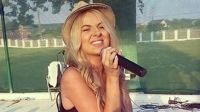 INCREDIBIL! O faimoasa cantareata din Romania este VIRGINA la 21 de ani!