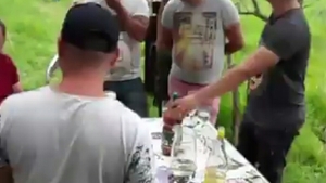 Au încins grătarele în pădure, în plină pandemie de coronavirus: ”Să vină mascații! Altfel... nu plecăm”