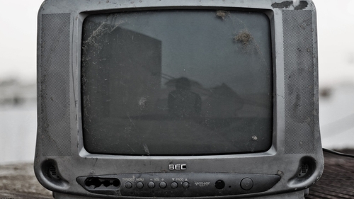 O bătrână din Vaslui a murit intoxicată cu fum de la un televizor defect