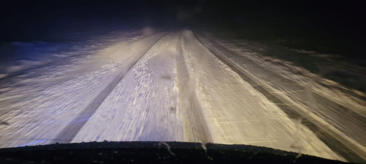 Cod roşu în România! Românii, sfătuiţi să stea în case! Drumuri închise şi fenomene meteo extreme. Încă 6 județe sunt vizate de vreme rea