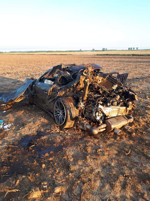 Accident suspect în Dâmbovița! Un șofer a fost găsit mort într-un Porsche, iar lângă el era o sumă mare de bani