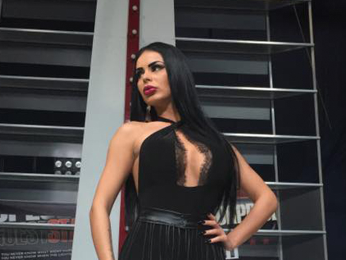 EXCLUSIV / Renata s-a pozat provocator la piscină!  Imagini demențiale cu ex-iubita lui Leo de la Strehaia!