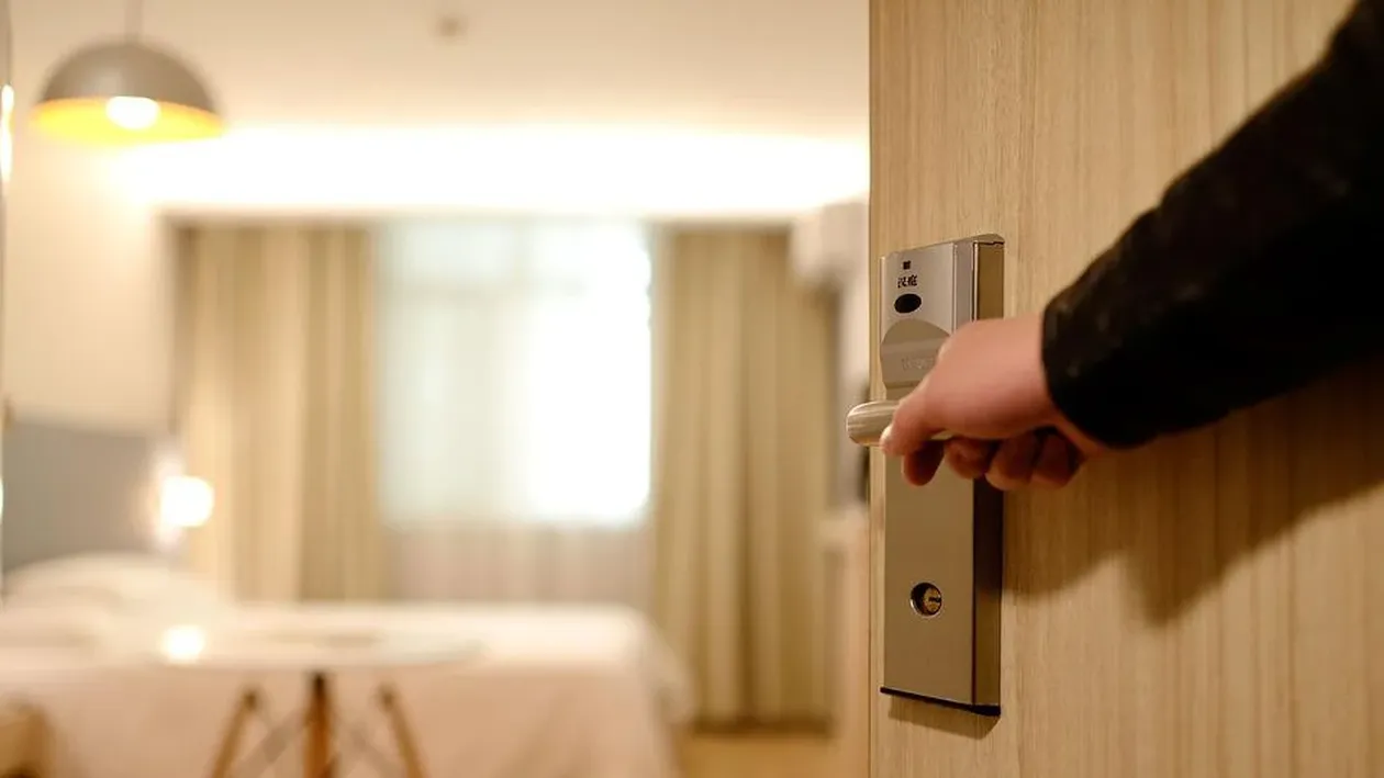 O femeie s-a cazat la un hotel din Timişoara şi a trăit şocul vieţii! Ce i s-a întâmplat la miez de noapte: Am simţit că mişcă ceva