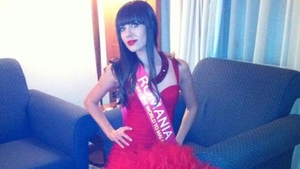 Bruneta Ionella e favorita la titlul de Miss Turism 2013! Vezi cum a laudat Romania in Malezia!