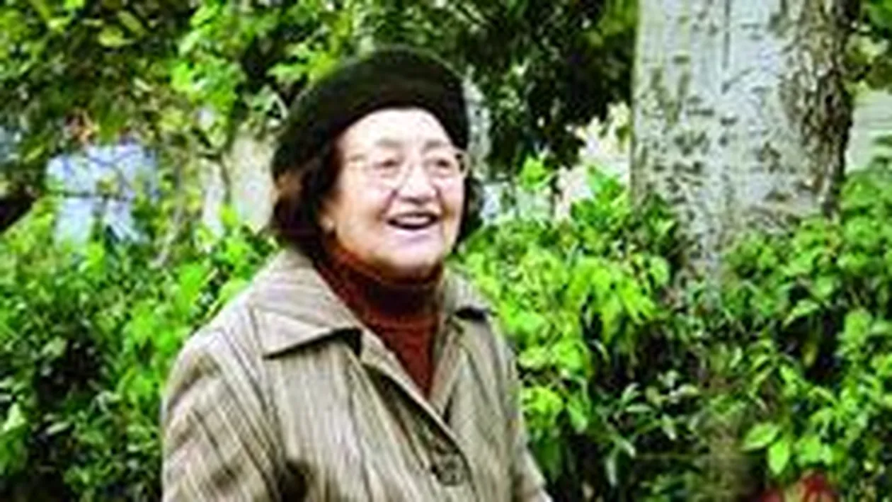 Mama presedintelui Basescu, izolata in casa