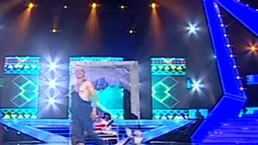 VIDEO Mihai Petre, dur ca o stanca: Momentul vostru n-are sanse in finala! Grupul OZN i-a facut pe toti sa rada!