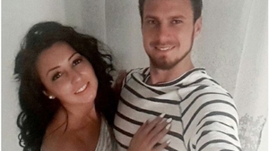E cu burta la gură dar... Cum s-a pozat MEDANA din ”Insula iubirii”