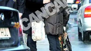 Fostul premier Emil Boc, promenada prin multime in buricul targului! A tinut audiente in plina strada