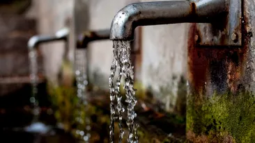Apă contaminată cu arsen peste limitele admise! Avertizare pentru românii din aceste 2 județe