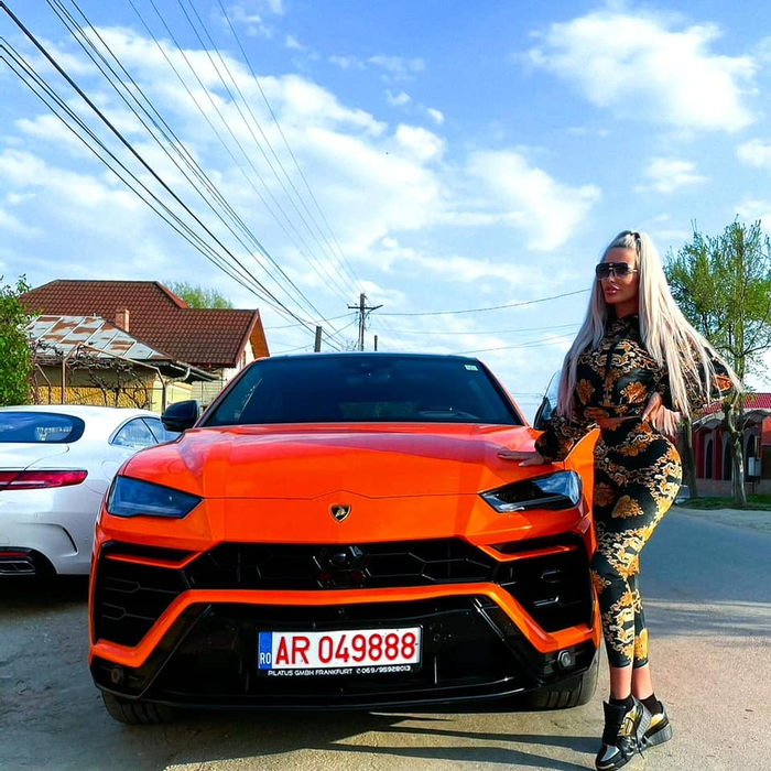 Loredana Chivu, alături de superbul Lamborghini Urus de 300.000 de euro