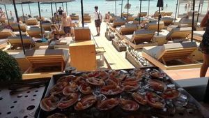 Metoda prin care turiștii români din Grecia sunt înșelați. Aproape 2000 de oameni au avut de suferit în acest loc din Mykonos