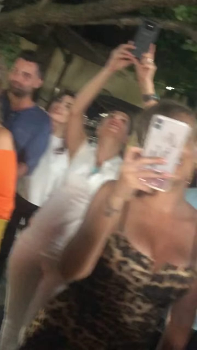 Imaginile momentului în showbiz! Connect-R și Misha, filmați în ipostaze tandre la 1 an de la anunțul divorțului! Andra i-a dat de gol