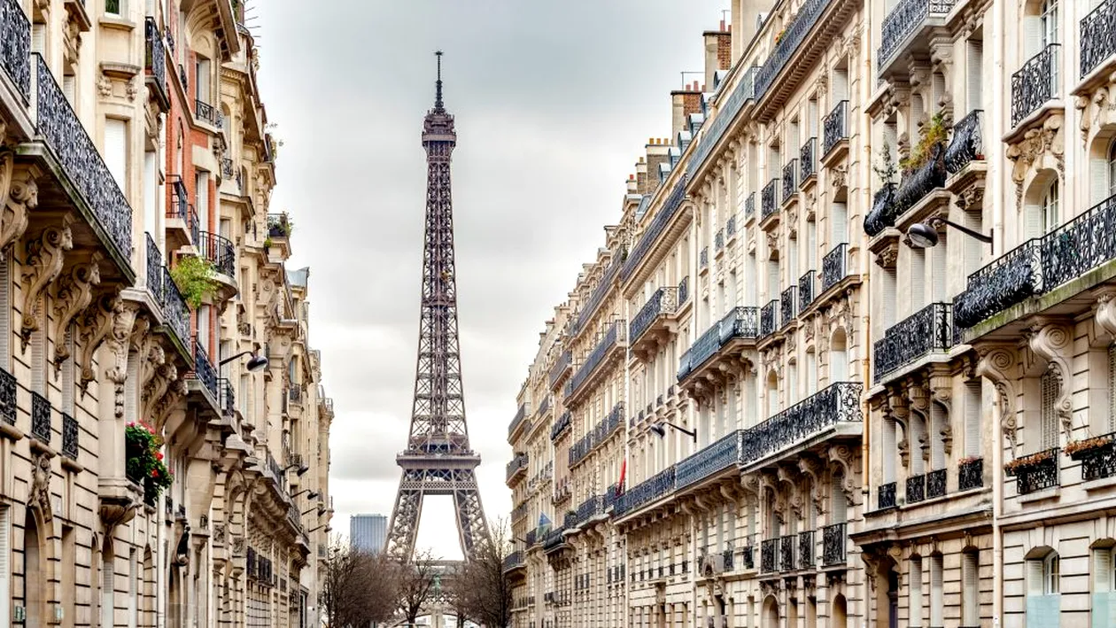 O româncă a murit în Paris, în timp ce încerca să facă o poză cu Turnul Eiffel! Urma să fie cerută în căsătorie