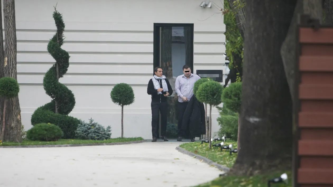 Ce face Syda cand EBA nu-i acasa? Sotul Elenei Basescu a pus ochii pe haina unui barbat!