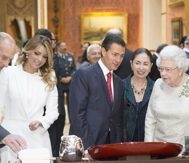 Ţi-o mai aminteşti pe actriţa de telenovele ANGELICA RIVERA? Aşa arată de când este Prima Doamnă a Mexicului