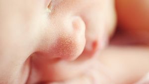 O fetiţă de 3 ani, în stare gravă după ce a fost confirmată pozitiv cu noul coronavirus. 11 copii sunt în pericol