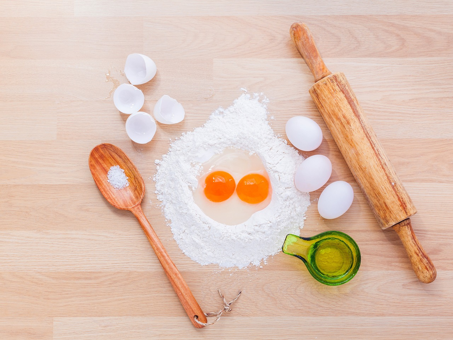 Făina, ingredientul secret pentru ca ouăle să nu se lipească de tigaie (Foto: Pixabay)