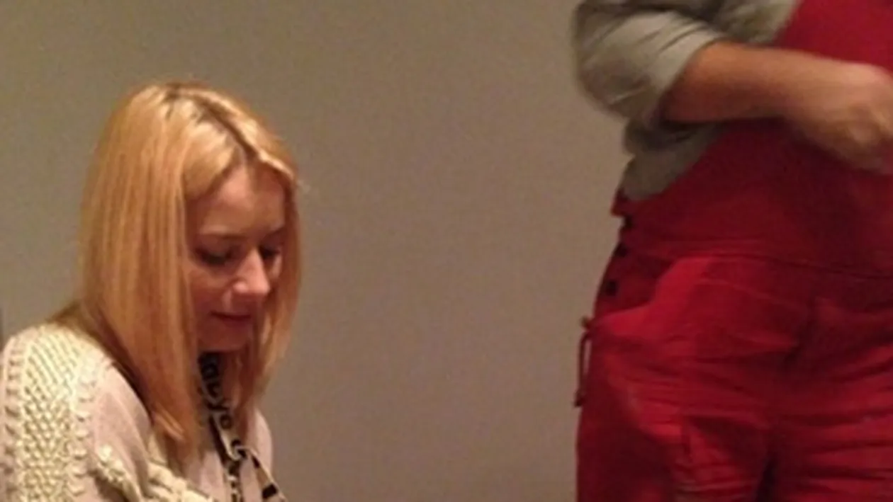 Laura Cosoi s-a apucat de olarit! Vezi ce a reusit sa faca vedeta la primul curs!