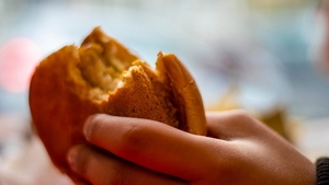 Un român a plătit 70 de lei pentru un sandwich în aeroport. Ireal ce a găsit în interior