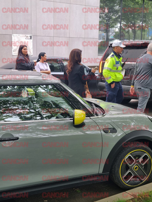 Roxana Dobre se afla în mașină alături de o femeie - soția lui Florin Salam, implicată într-un incident rutier, pe o stradă din București / sursă foto: Cancan.ro