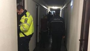 O clujeancă a sunat la 112 și s-a plâns că vecinul de bloc o jignește. Când au ajuns, polițiștii au aflat adevărul. Ce se întâmplase, de fapt