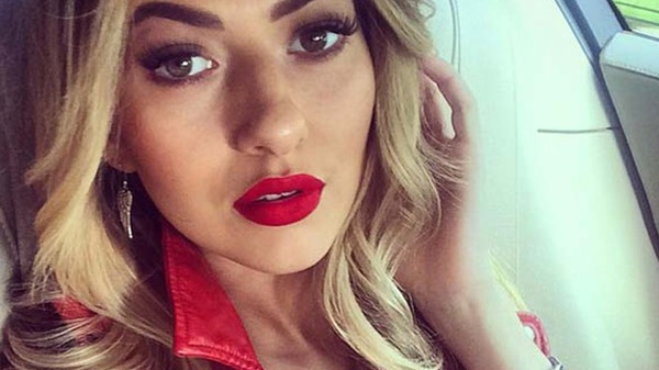 Lidia Buble are o sora BOMBA SEXY. Lucreaza ca make-up artist, iar artista vrea sa o faca vedeta